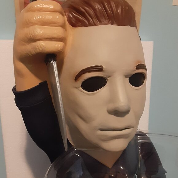 Michael Myers Halloween Greeter - Picture 7 of 15